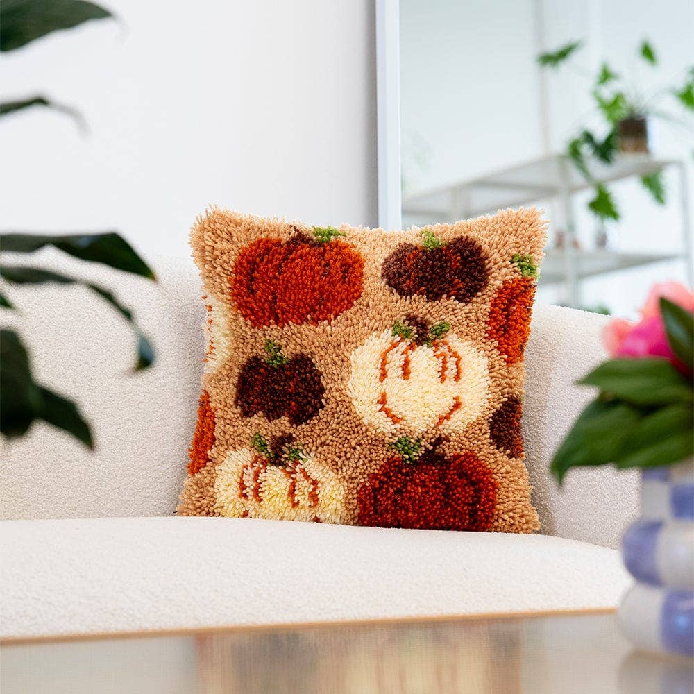 Pumpkin Spice Latch Hooking Cushion Kit